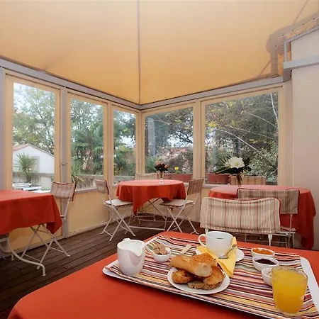 Western Le Guilhem 3*